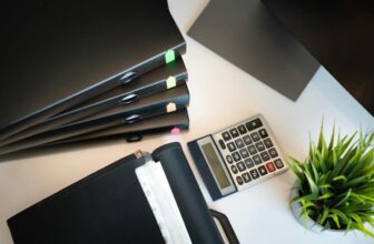 How to Maximize Space With a Gaming Desk Organizer?